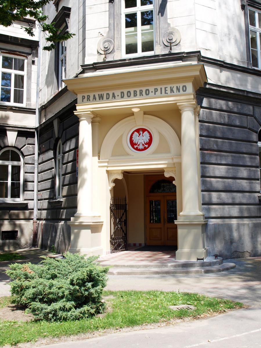20 tys. zł dotacji otrzyma miasto Przemyśl na remont wejścia do budynku I Liceum Ogólnokształcącego im. Juliusza Słowackiego.<br/>fot.Mariusz Godos