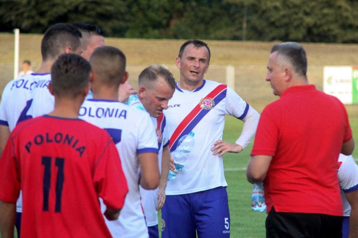 Tomasz Walat (drugi z prawej) w trzech meczach strzelił trzy bramki dla Polonii Przemyśl.<br/>fot.Kamil Krukiewicz