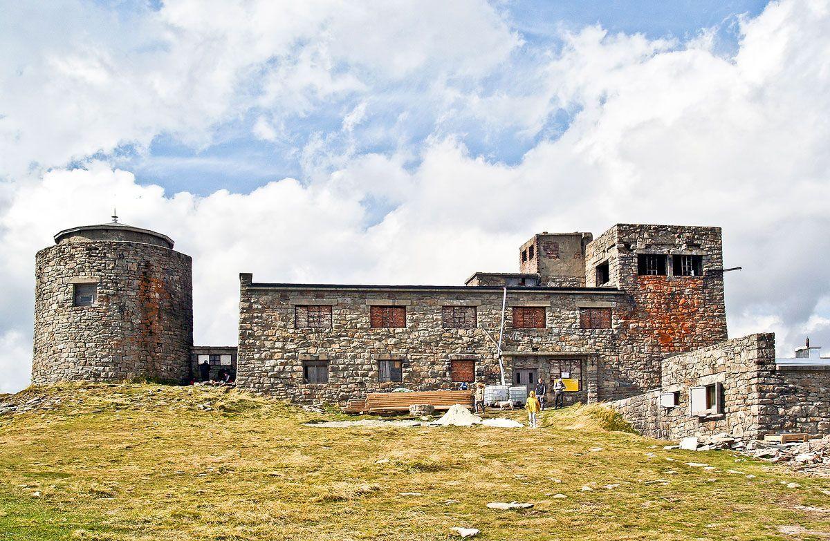 Odbudowywane obserwatorium na Popie Iwanie.<br/>fot.K. Czawaga
