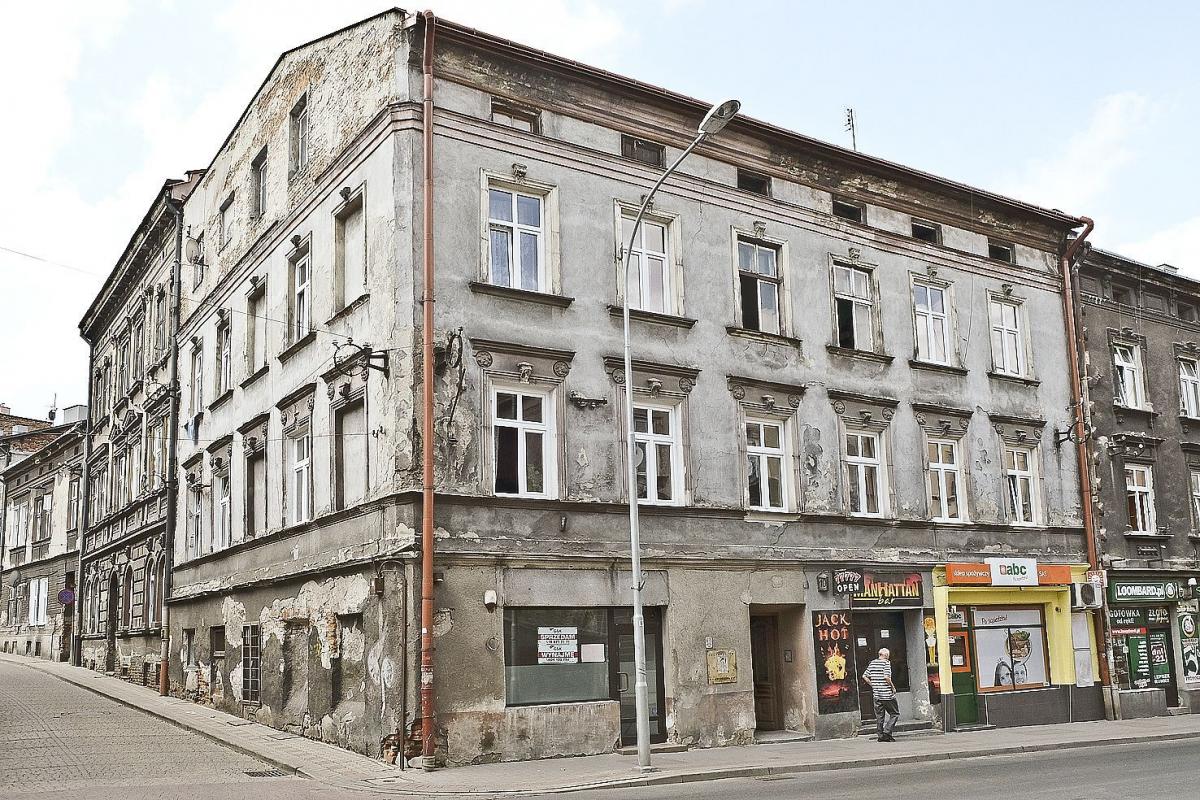 Kamienica, w której na drugim piętrze mieszka „straszny lokator”.<br/>fot.Jacek Szwic