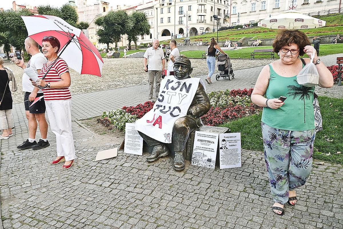 Szwejk przyjął to ze stoickim spokojem.<br/>fot.Jacek Szwic