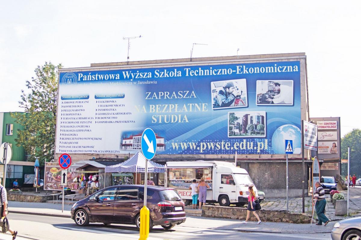 Po pierwszym tegorocznym przetargu budynek po kinie Westerplatte pozostał w rękach PWSTE.<br/>fot.Bartłomiej Pacek