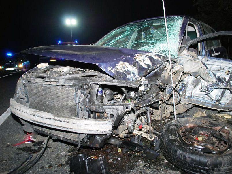 Z osobowego volkswagena niewiele zostało....<br/>fot.KPP Jasło