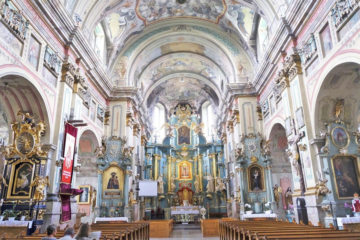 Nawa główna kościoła franciszkanów pod wezwaniem świętej Marii Magdaleny i Matki bożej Niepokalanej.<br/>fot.Jacek Szwic