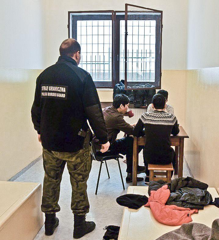 Nielegalni imigranci tuż po zatrzymaniu.<br/>fot.serwis BiOSG