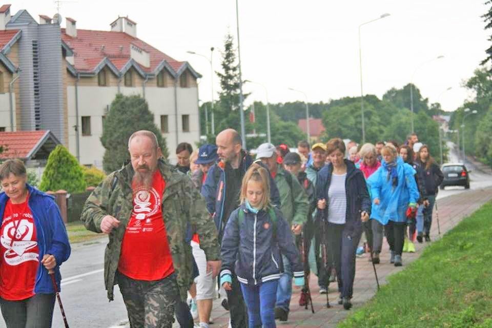 Strudzeni wędrowcy na trasie eskapady.<br/>fot.materiały organizatora