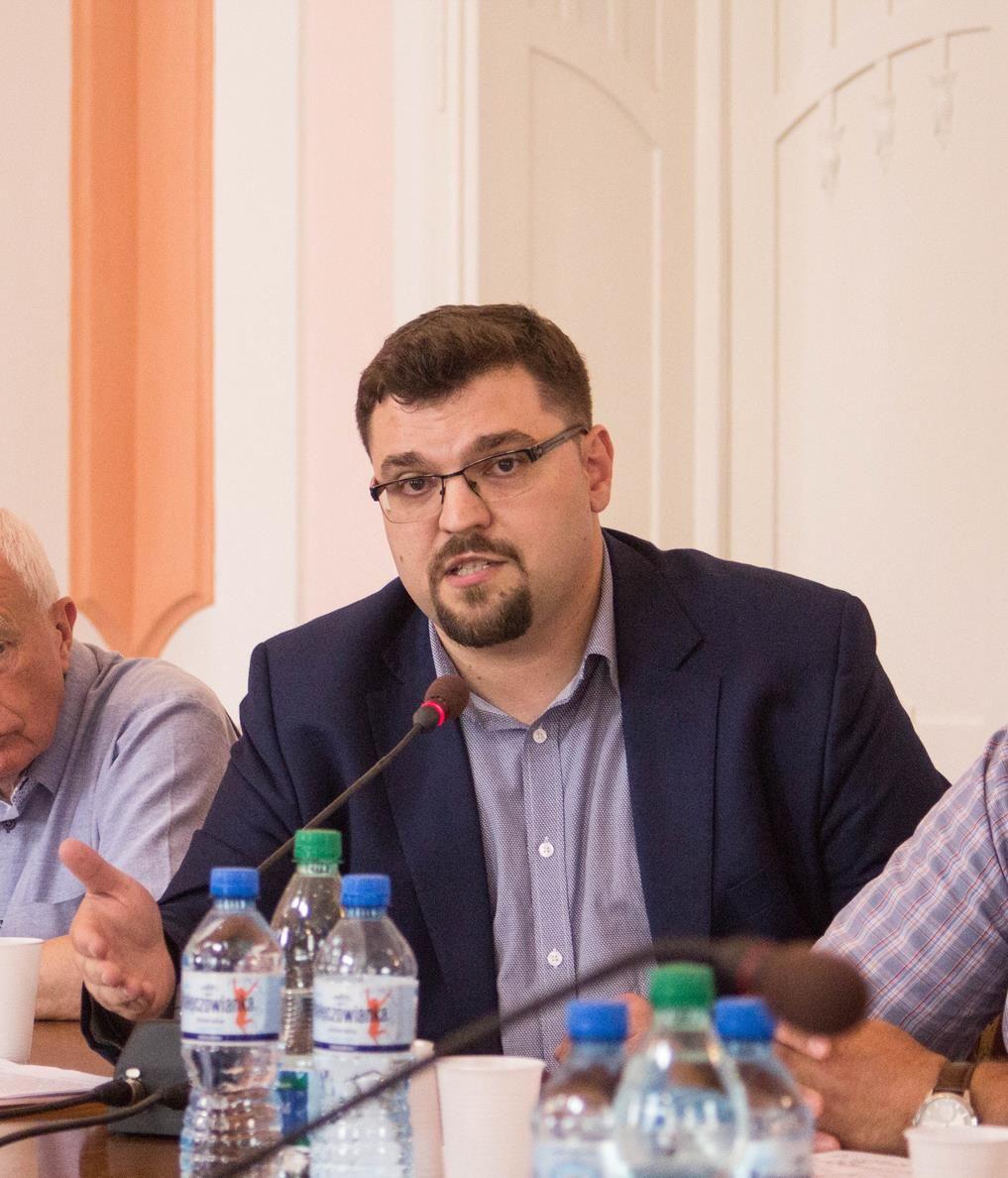 Michał Muzyczka, który w lutym głośno wyrażał swoje wątpliwości względem legalności lampki wina, dziś wskazuje, że przed radą stoją poważniejsze problemy.<br/>fot.Bartłomiej Pacek