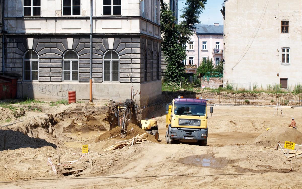 Prace przy budowie Centrum Rozwoju Badmintona przy I LO w Przemyślu idą pełną parą.<br/>fot.Mariusz Godos