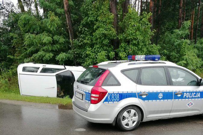 Policjanci przebadali stan trzeźwości kierującej, była trzeźwa. Sprawczyni kolizji została ukarana mandatem.<br/>fot.KPP Jarosław