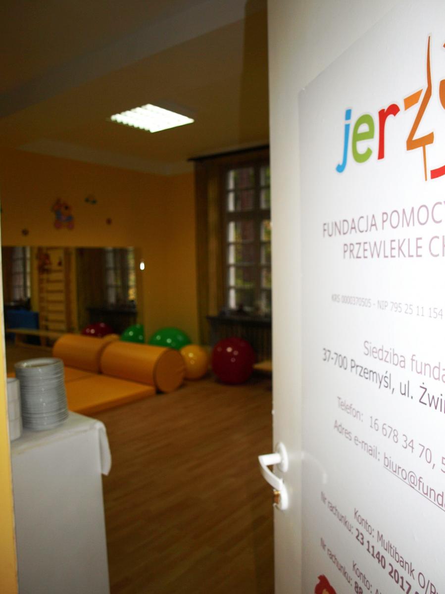 Fundacja Pomocy Dzieciom Przewlekle Chorym „jerzyk” z Przemyśla od kilku lat prowadzi Ośrodek Rehabilitacyjno-Psychologiczny przy ulicy Słowackiego. To tutaj mali podopieczni fundacji całkowicie za darmo korzystają m.in. z zabiegów rehabilitacyjnych.<br/>fot.Mariusz Godos