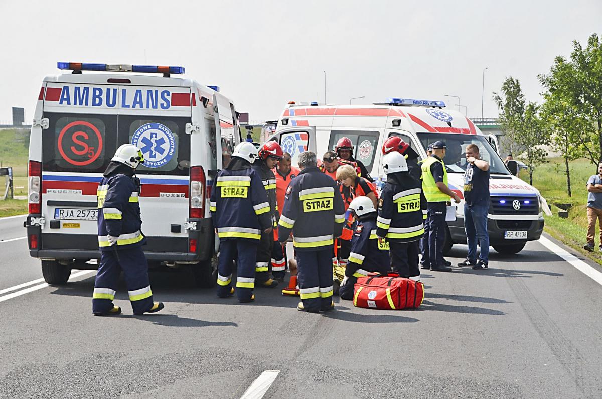 Dzięki przytomności kierowcy nie doszło do większej tragedii. Autokar nie został poważnie uszkodzony, ale młodzi pielgrzymi i ich opiekunowie w dalszą drogę mogli wyruszszyć dopiero po podstawieniu zapasowego.<br/>fot.Ernest Kocan