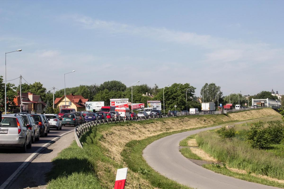 Janusza Obłoza, dyrektor Powiatowy Zarząd Dróg w Jarosławiu: – Nowy most przejmie cały ruch tranzytowy.<br/>fot.Bartłomiej Pacek