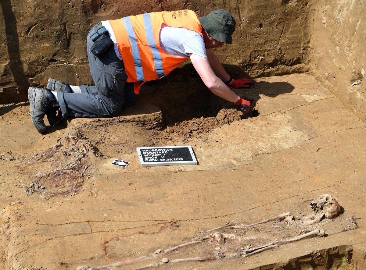 Archeolodzy odnaleźli liczne pochówki mężczyzn, kobiet i dzieci, które ich zdaniem pochodzą sprzed II wojny światowej. <br/>fot.zbiory własne