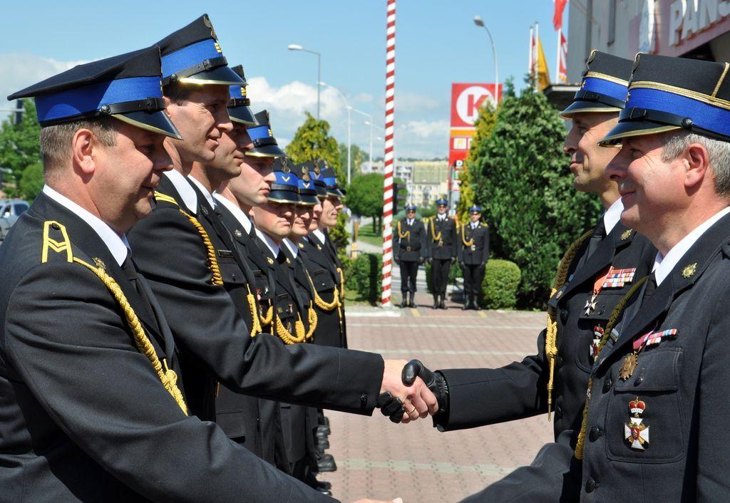 Z okazji święta przemyscy strażacy otrzymali awanse i odznaczenia.<br/>fot.Agata Czereba / UM Przemyśl
