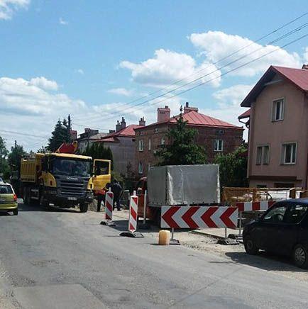 Prace nad skanalizowaniem Radymna trwają. Miasto uzyskało na ten cel duże dotacje zewnętrzne, ale żeby zachować płynność finansową, musi teraz posiłkować się krótkoterminowym kredytem.<br/>fot.Bartłomiej Pacek