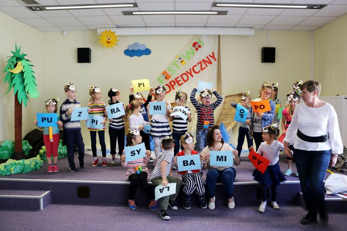 W festiwalu wzięły udział dzieci z oddziałów przedszkolnych przy Szkole Podstawowej nr 2 w Jarosławiu, Szkoły Podstawowej w Tuczempach oraz ze Specjalnego Ośrodka Szkolno-Wychowawczego im. Jana Pawła II w Jarosławiu.<br/>fot.Starostwo Powiatowe w Jarosławiu