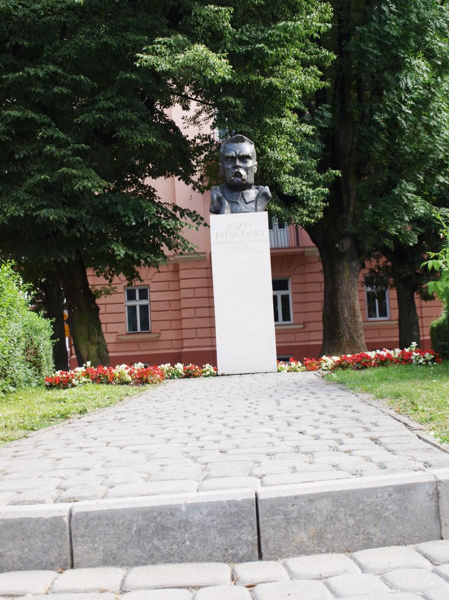 Pomnik marszałka Józefa Piłsudskiego pozostanie na swoim miejscu, ale całkowicie zmieni się jego wygląd, a także terenu wokół.<br/>fot.Mariusz Godos