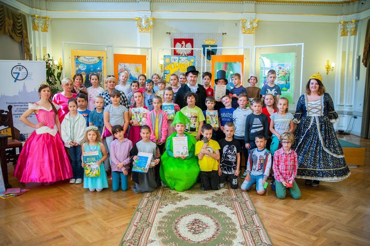 Uczestnicy <i>Andersenady</i> w Przemyskiej Bibliotece Publicznej.<br/>fot.Adam Podulka PBP w Przemyślu