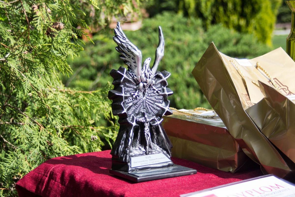 Statuetka dla zwycięzcy „Zlotu Gwiaździstego” wygląda bardzo okazale.<br/>fot.Bartłomiej Pacek