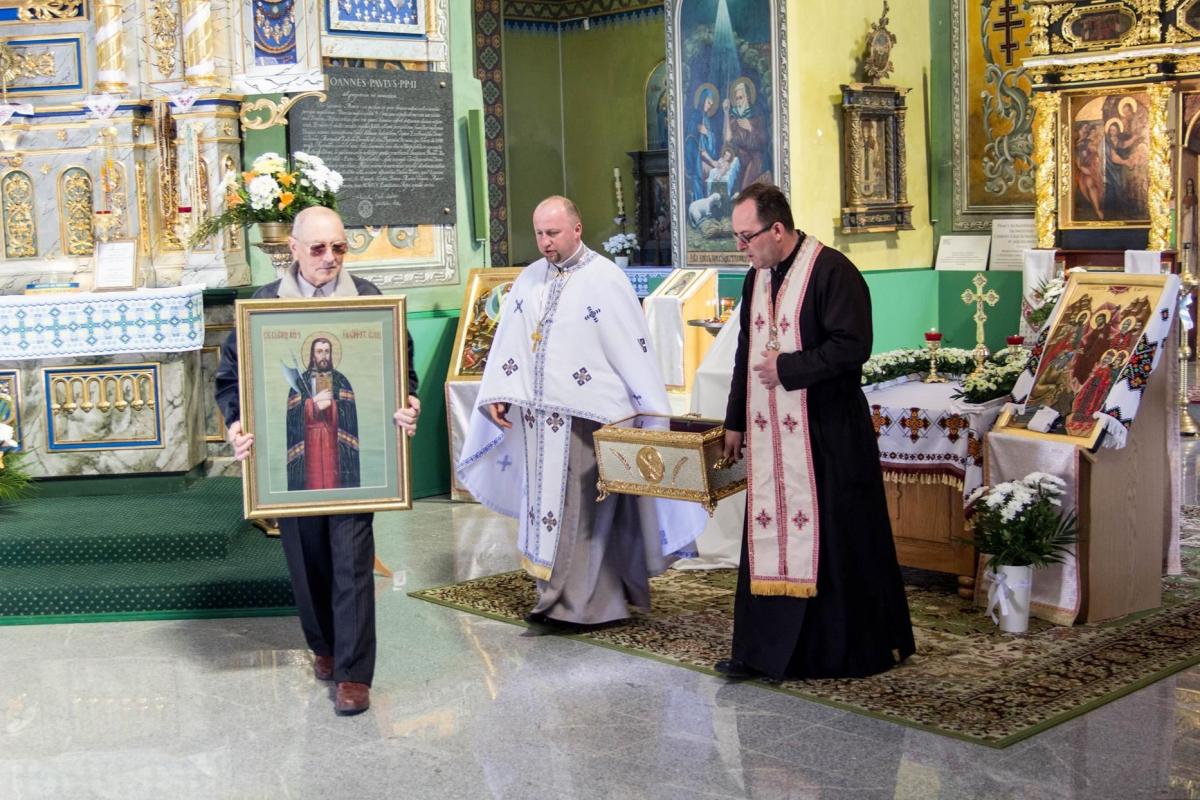 W piątek relikiwiarz uroczyście został przekazani parafii w Dziewięcierzu.<br/>fot.Bartłomiej Pacek