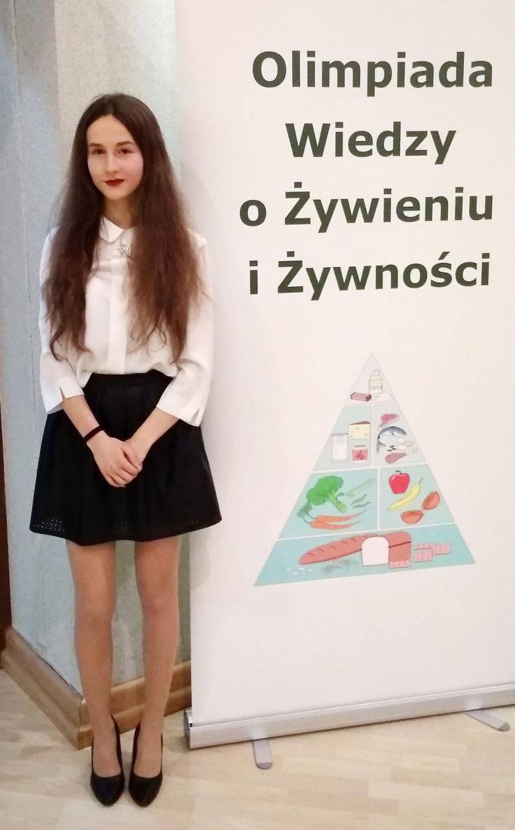 Wiktoria Suchy zdobyła tytuł laureatki i 2. miejsce szczebla centralnego Olimpiady Wiedzy o Żywieniu i Żywności.<br/>fot.ze zbiorów własnych