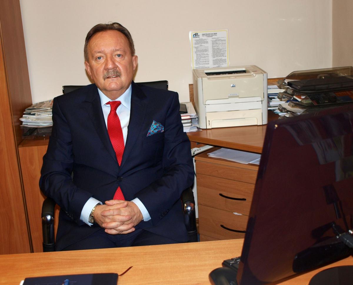 – Nie ma się co czarować: awarie sieci były, są i będą, bo to element funkcjonowania takich zakładów jak nasz. Nic nie jest wieczne, wystarczy, że posłuszeństwa odmówi mały element ukryty w ziemi i problem gotowy – tłumaczy prezes PWiK sp. z o.o. Ryszard Lewandowski.<br/>fot.Mariusz Godos
