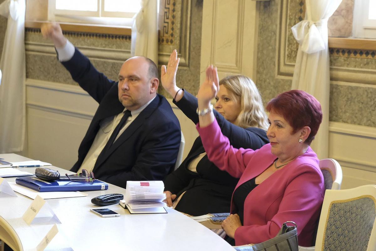 Przeciw nadaniu tytułu Honorowego Obywatela Miasta Przemyśla Markowi Kuchcińskiemu głosowali radni Platformy Obywatelskiej.<br/>fot.Jacek Szwic
