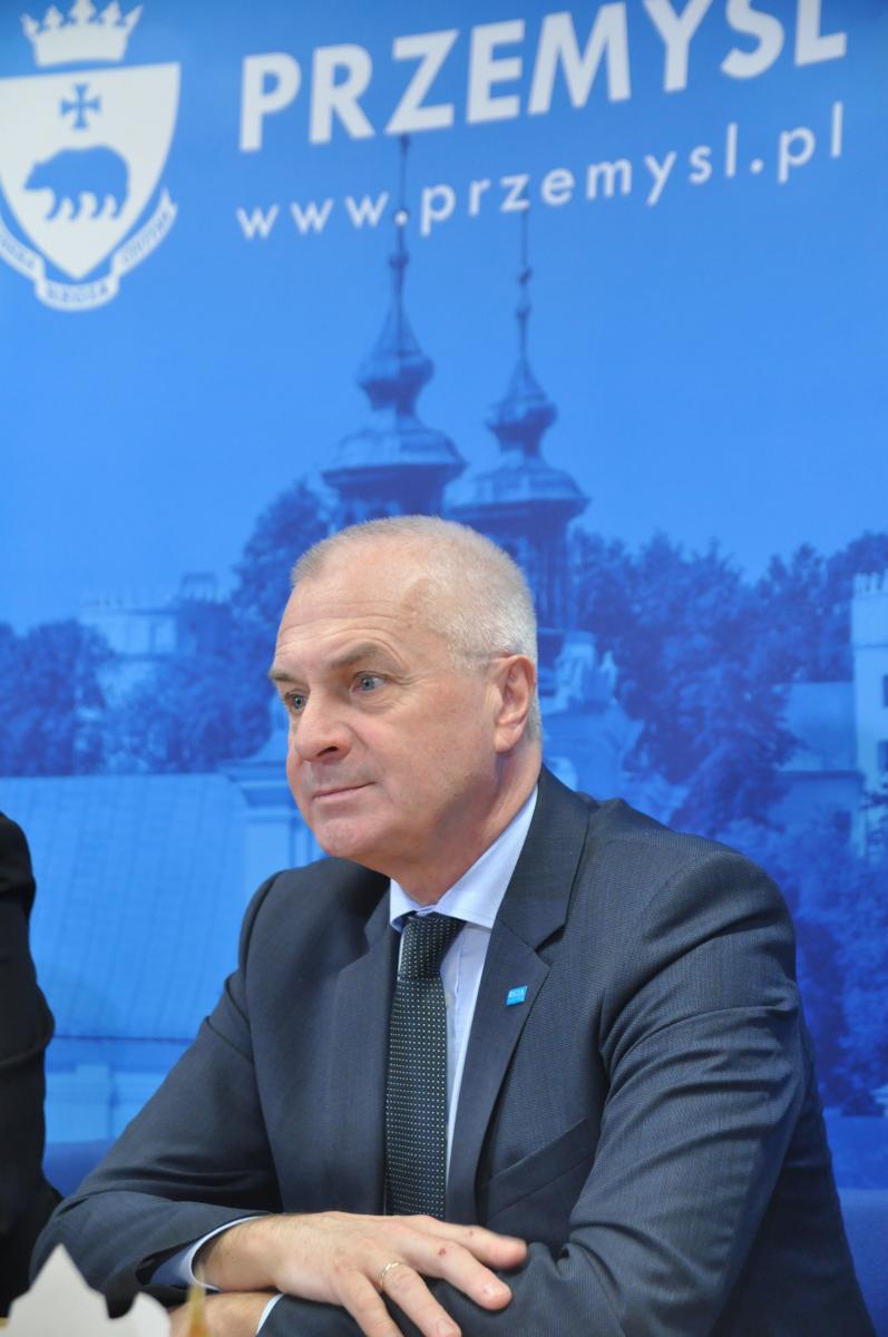 – Jeśli prezydent lub burmistrz ma być sprawnym menedżerem, to powinien być wynagradzany odpowiednio do swojej wiedzy, umiejętności i zaangażowania – mówi Robert Choma.<br/>fot.Paweł Bugira