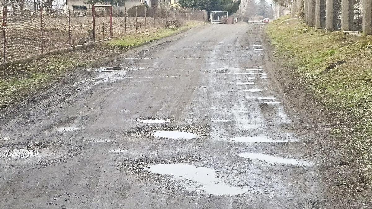 Stan nawierzchni ulicy św. Józefa jest fatalny.<br/>fot.ze zbiorów własnych