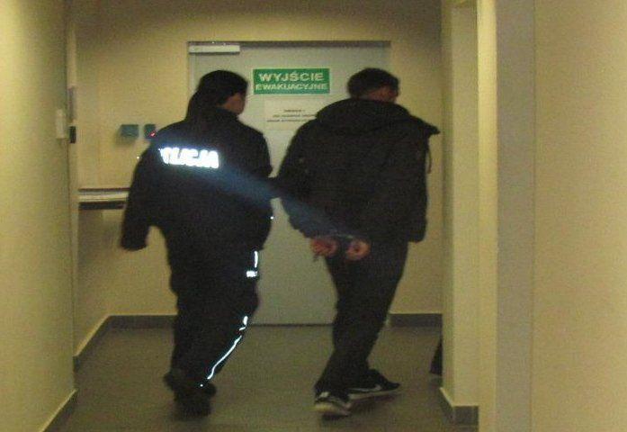 Agresorzy trafili do aresztu. Grozi im do 12 lat więzienia.<br/>fot.KMP Stalowa Wola
