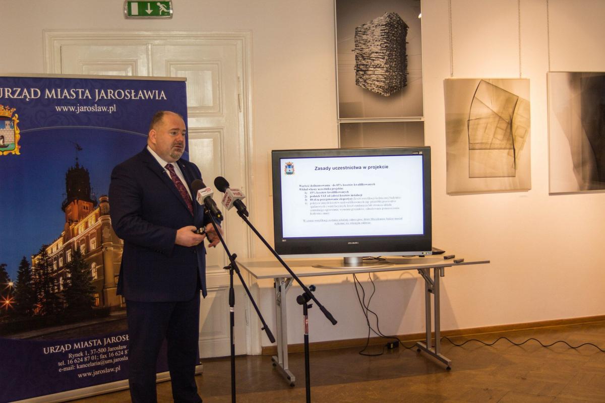 Burmistrz Waldemar Paluch wierzy w projekty parasolowe. Czy Jarosław zdoła się jednak do nich zakwalifikować?<br/>fot.Bartłomiej Pacek