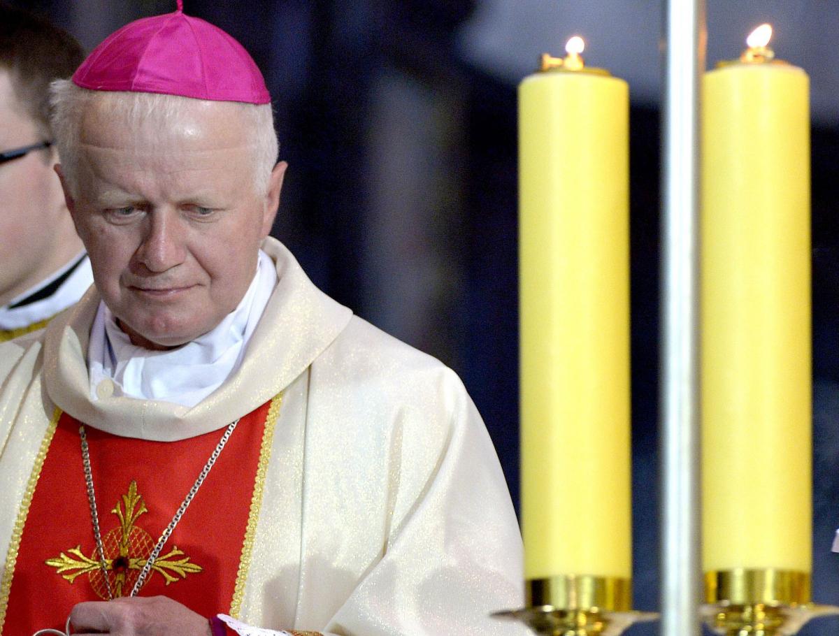 Arcybiskup Adam Szal, metropolita przemyski, osobiście wręczył medale „Pro Ecclesia Premisliensi”. <br/>fot.zbiory własne