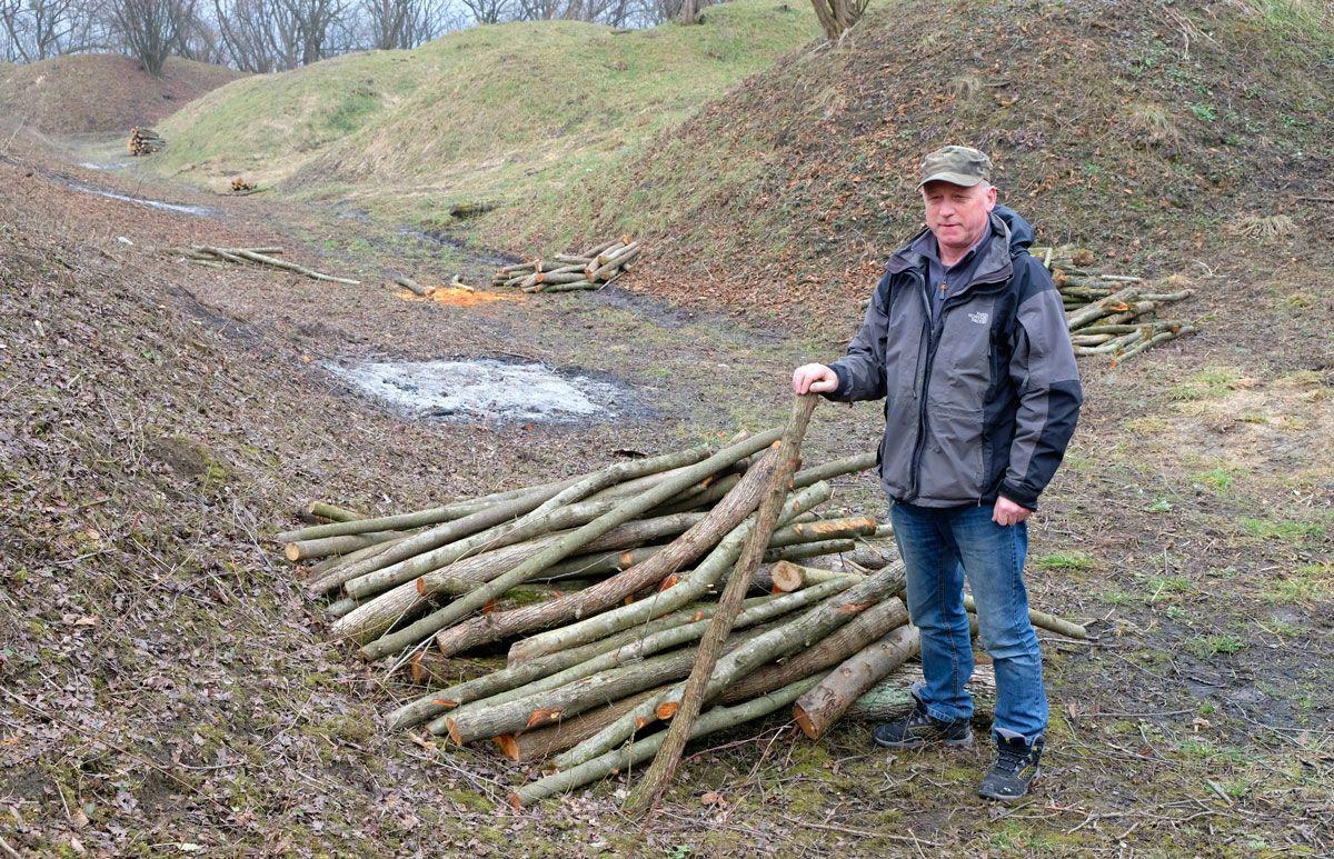 Zbigniew Podolak od pięciu lat opiekuje się Fortem XVII „Ostrów”.<br/>fot.Jacek Szwic