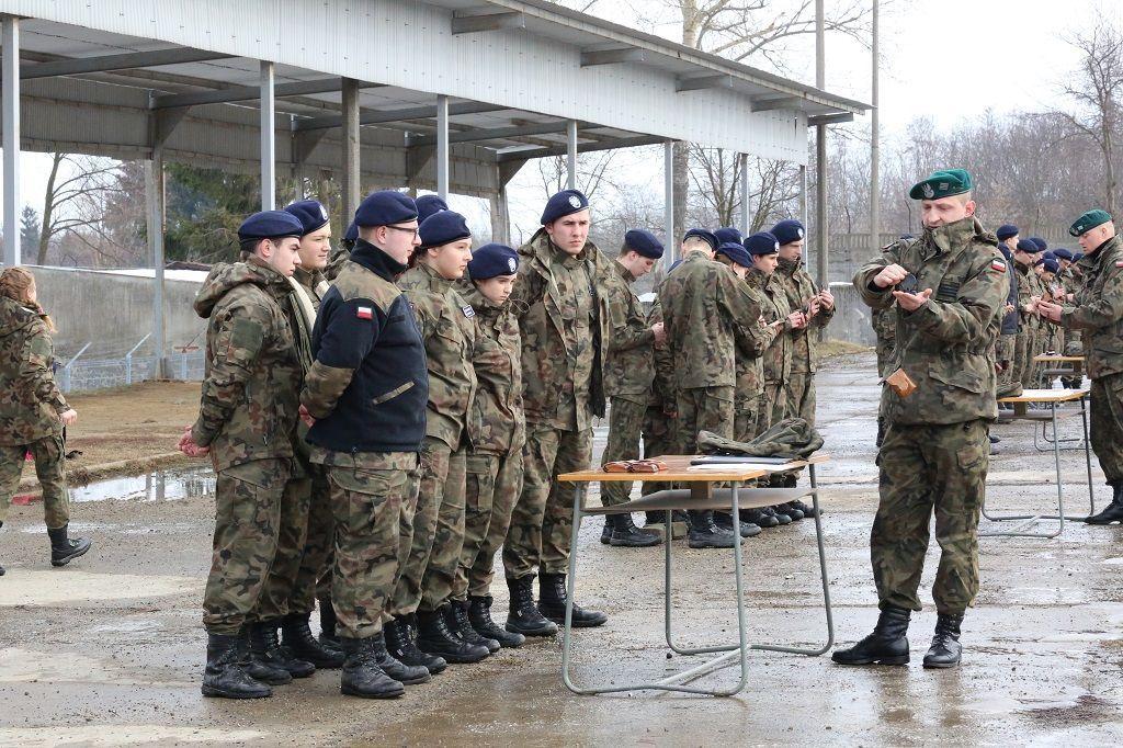 Uczniowie Zespołu Szkół Budowlanych i Ogólnokształcących w Jarosławiu zaprezentowali uczestnikom konferencji postępy z wojskowej edukacji.<br/>fot.ze zbiorów ZSBiO Jarosław