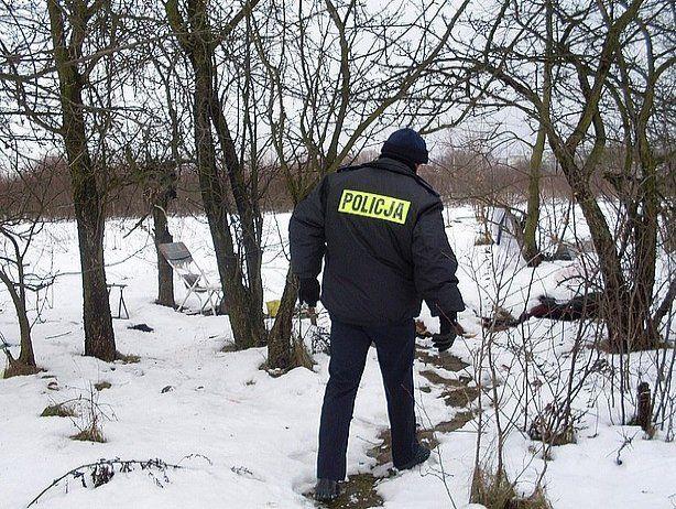 Policjanci uratowali kobiecie życie.<br/>fot.KMP Stalowa Wola
