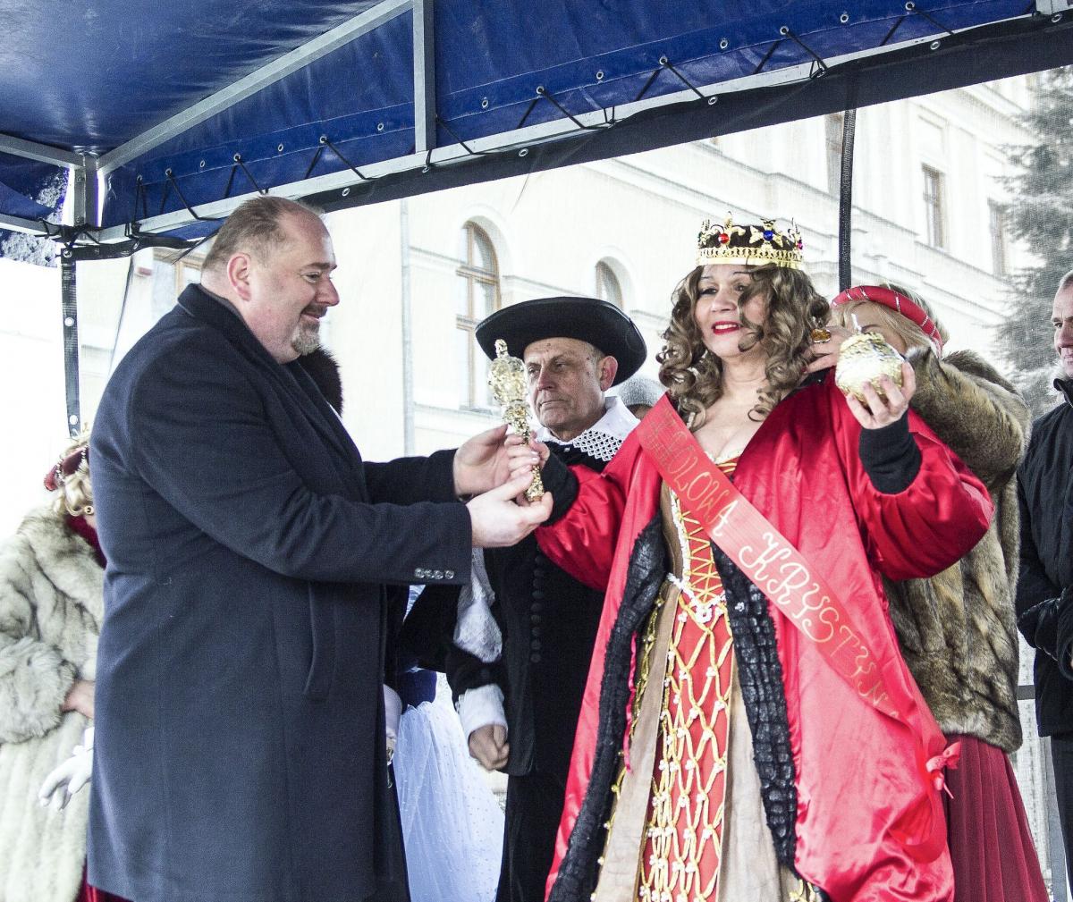 Burmistrz W. Paluch bez zastanowienia oddał miasto we władanie Krystyn.<br/>fot.Bartłomiej Pacek