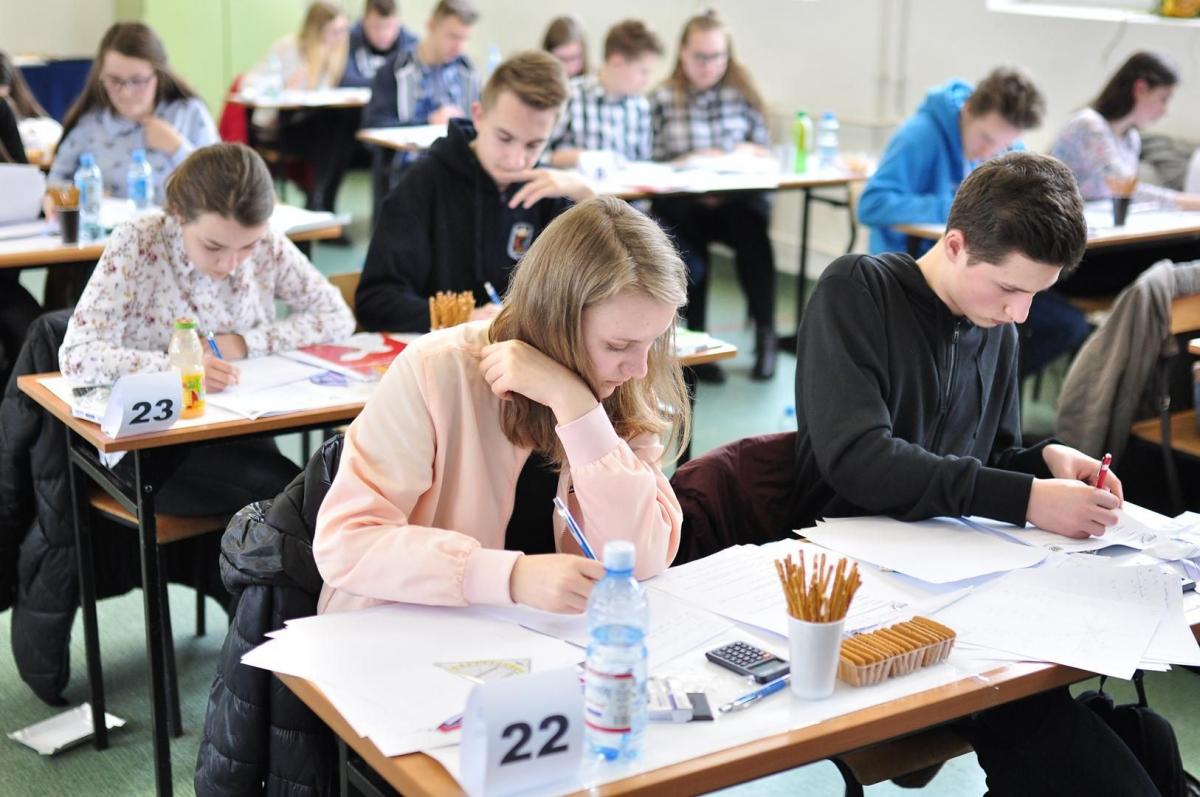Na starcie VI Ogólnopolskiego Maratonu Matematycznego „Banachiada” stanęło 40 dwuosobowych zespołów.<br/>fot.Starostwo Powiatowe w Jarosławiu
