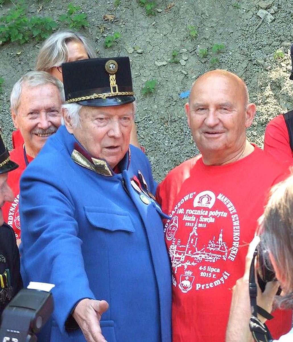 Od lewej Janusz Onyszkiewicz, feldmarszałek Jan Hołówka i Leszek Mazan.<br/>fot.z archiwum PSPDWS 