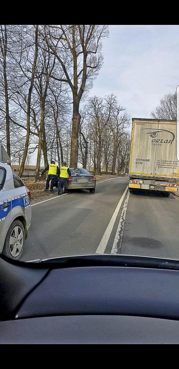 Scena z policyjnego pościgu zarejestrowana przez jednego ze świadków zdarzenia. 
