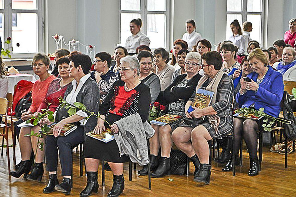 Spotkanie zgromadziło kilkadziesiąt kobiet z całego powiatu lubaczowskiego. <br/>fot.Powiatowe Centrum Kultury w Lubaczowie