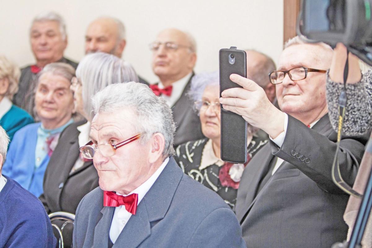 Podopieczni jarosławskiego domu Senior+ to barwna grupa.<br/>fot.Bartłomiej Pacek