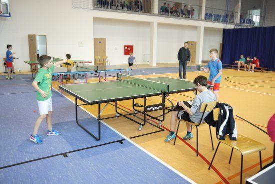 Powiatowe Igrzyska Dzieci w tenisie stołowym dziewcząt i chłopców odbyły się w nowej hali sportowej w Łopuszce Wielkiej.<br/>fot.www.kanczuga.pl