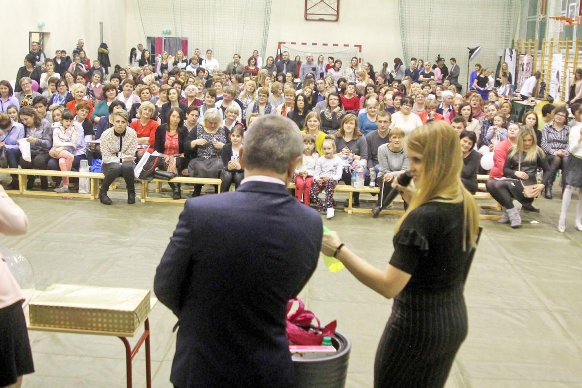Panie licznie stawiły się na II Gminnym Dniu Kobiet w Chłopicach.