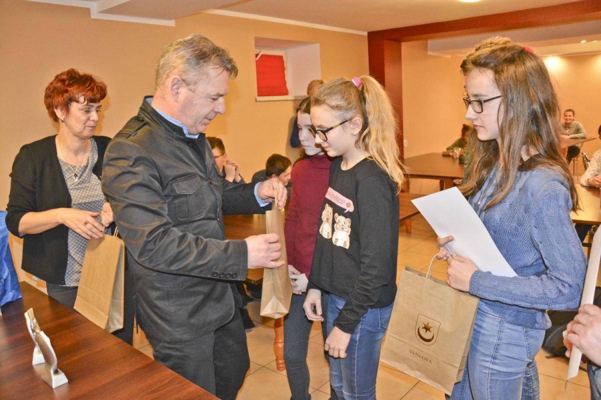 Wśród zadań konkursowych były wprawdzie takie, które sprawiły mniejsze lub większe trudności, ale ogólnie uczniowie poradzili sobie bardzo dobrze.<br/>fot.materiały organizatora