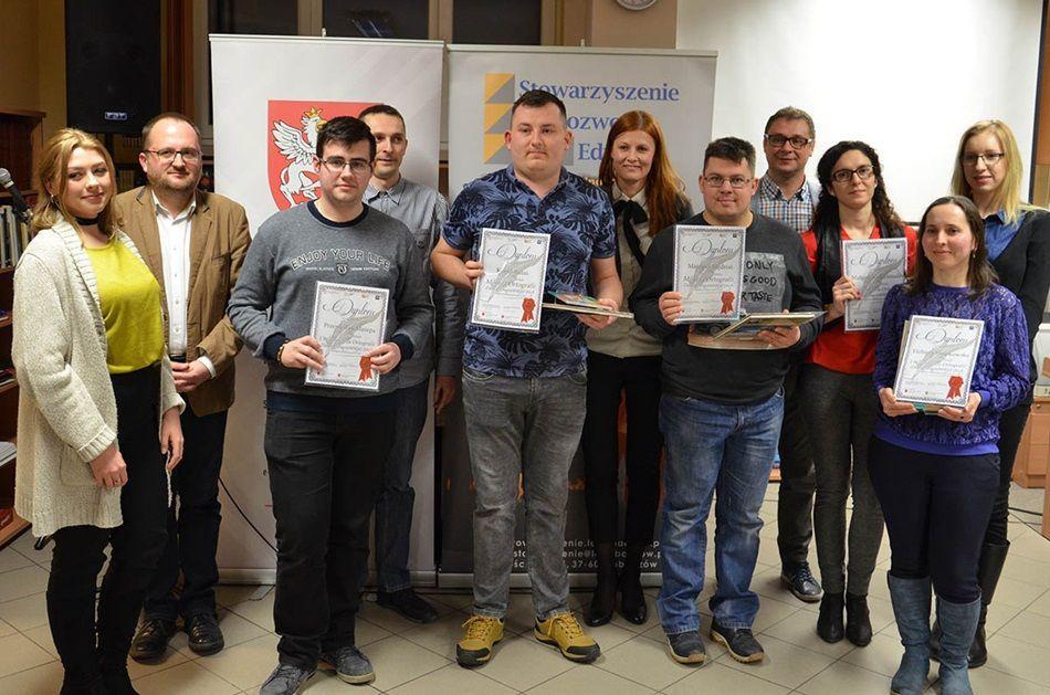 W kategorii wiekowej powyżej 25 lat rywalizacja była tak wyrównana, że o zwycięstwie decydowała nie liczba popełnionych błędów ortograficznych, lecz interpunkcyjnych.<br/>fot.UM Lubaczów