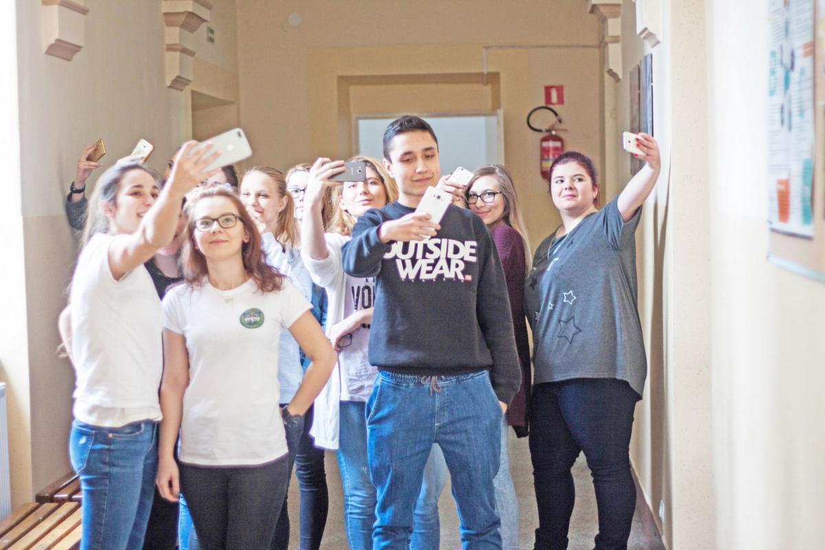 Młodzież szybko podchwyciła pomysł i z entuzjazmem podeszła do wyzwania. Wyobraźnia autorów zdjęć nie miała granic.<br/>fot.Bartłomiej Pacek