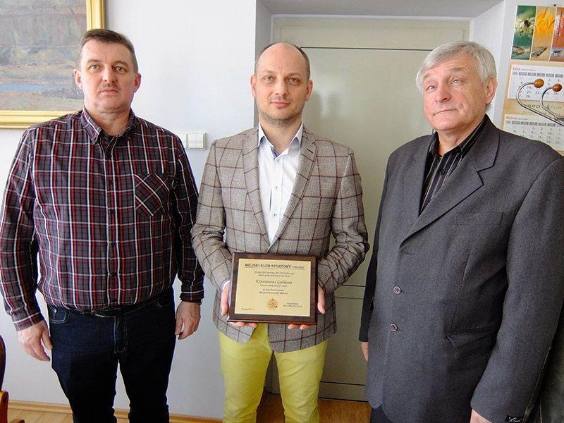 Prezes zarządu Zakładów Płyt Pilśniowych Fibris SA w Przemyślu Krystian Golik chce za darmo przekazać wylicytowane podczas 26. finału WOŚP 18 tys. 263 butelki soku pomidorowego.