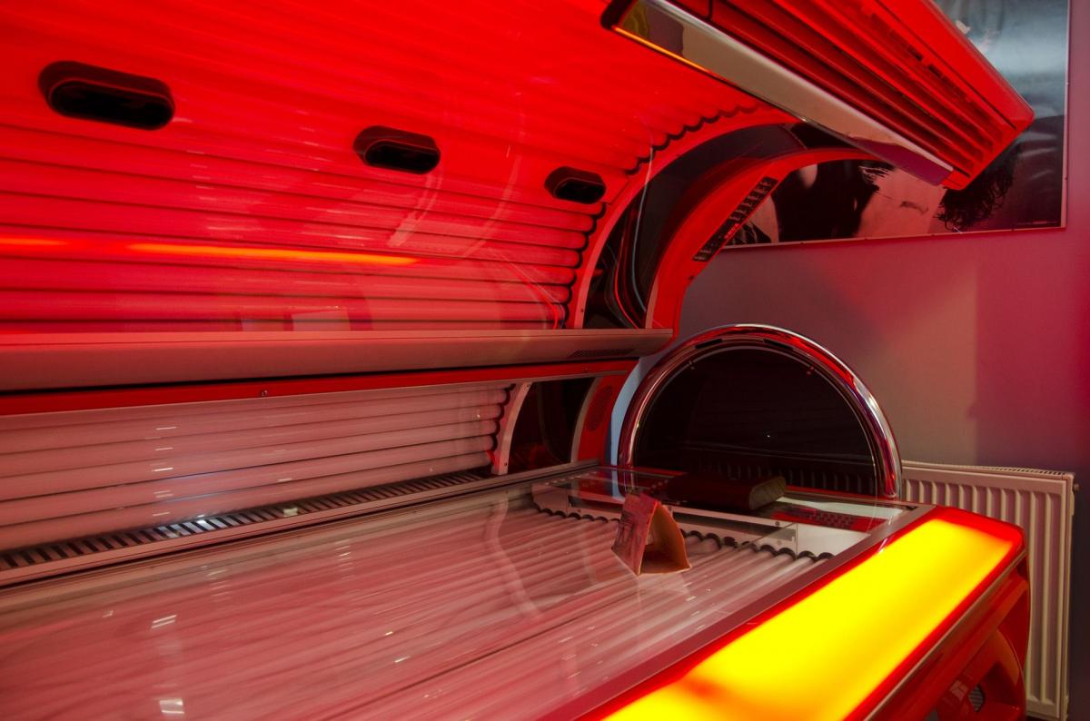 Właściciele solariów obowiązkowo muszą też umieścić w widocznym miejscu informację o ryzyku związanym z korzystaniem z solarium.<br/>fot.pixabay.com.pl