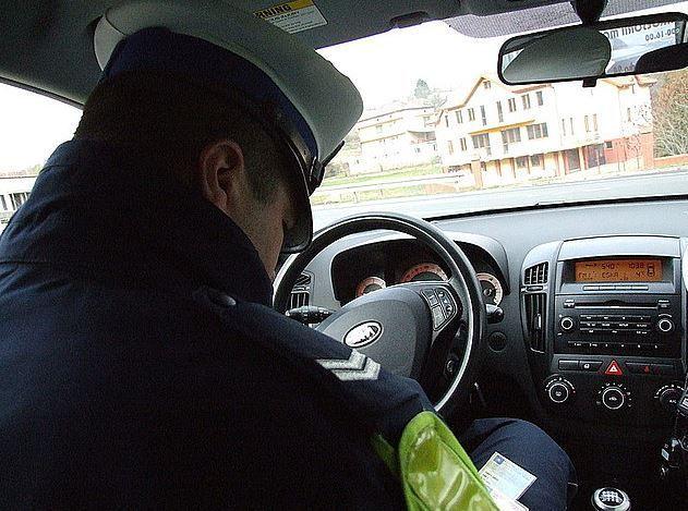 Mieszkaniec powiatu jarosławskiego próbował przekupić policjantów podczas kontroli drogowej.<br/>fot.archiwum policji
