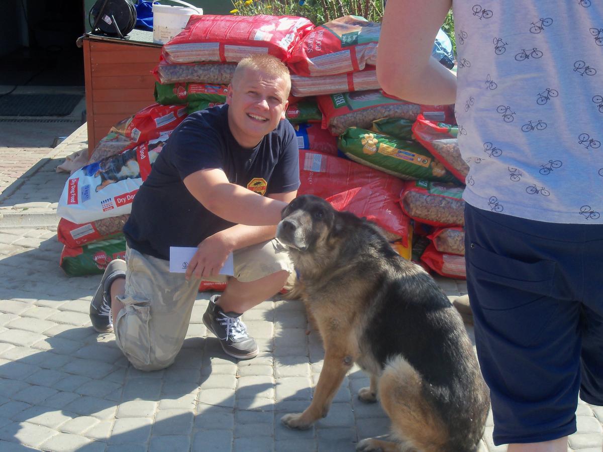Kamil Stachura jest wielkim miłośnikiem zwierząt i co rusz organizuje na ich rzecz akcje charytatywne.<br/>fot.ze zbiorów własnych